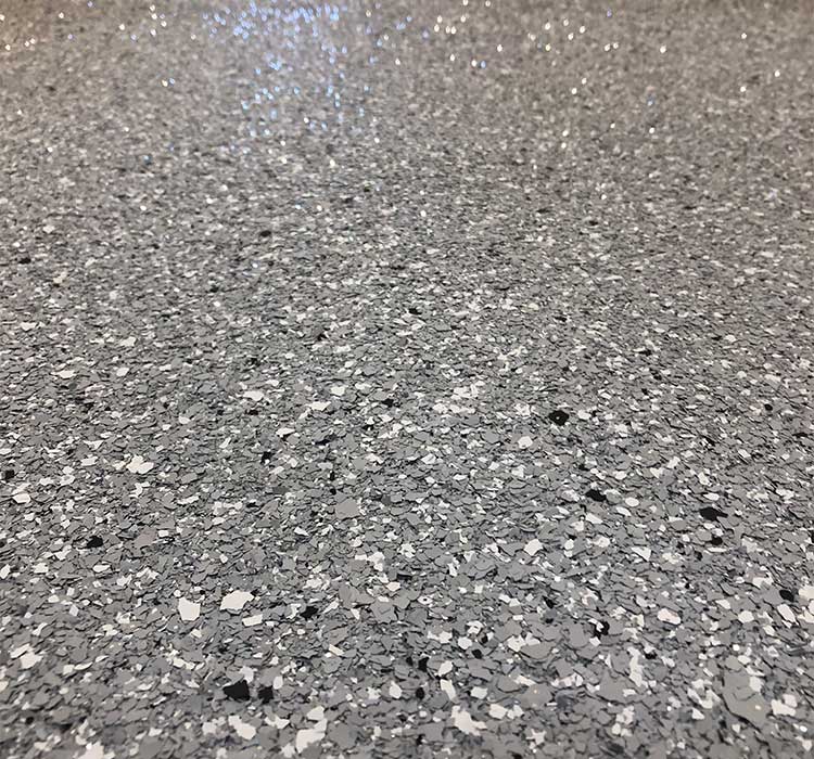 Takarbete på snötäckt tak
